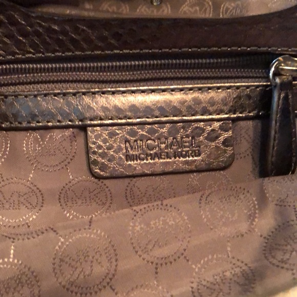 🤎 Michael Kors Bronze metallic leather snake embossed hand bag clutch - Picture 4 of 9